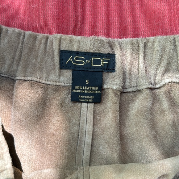 Leather Suede Shorts size small - Picture 3 of 6